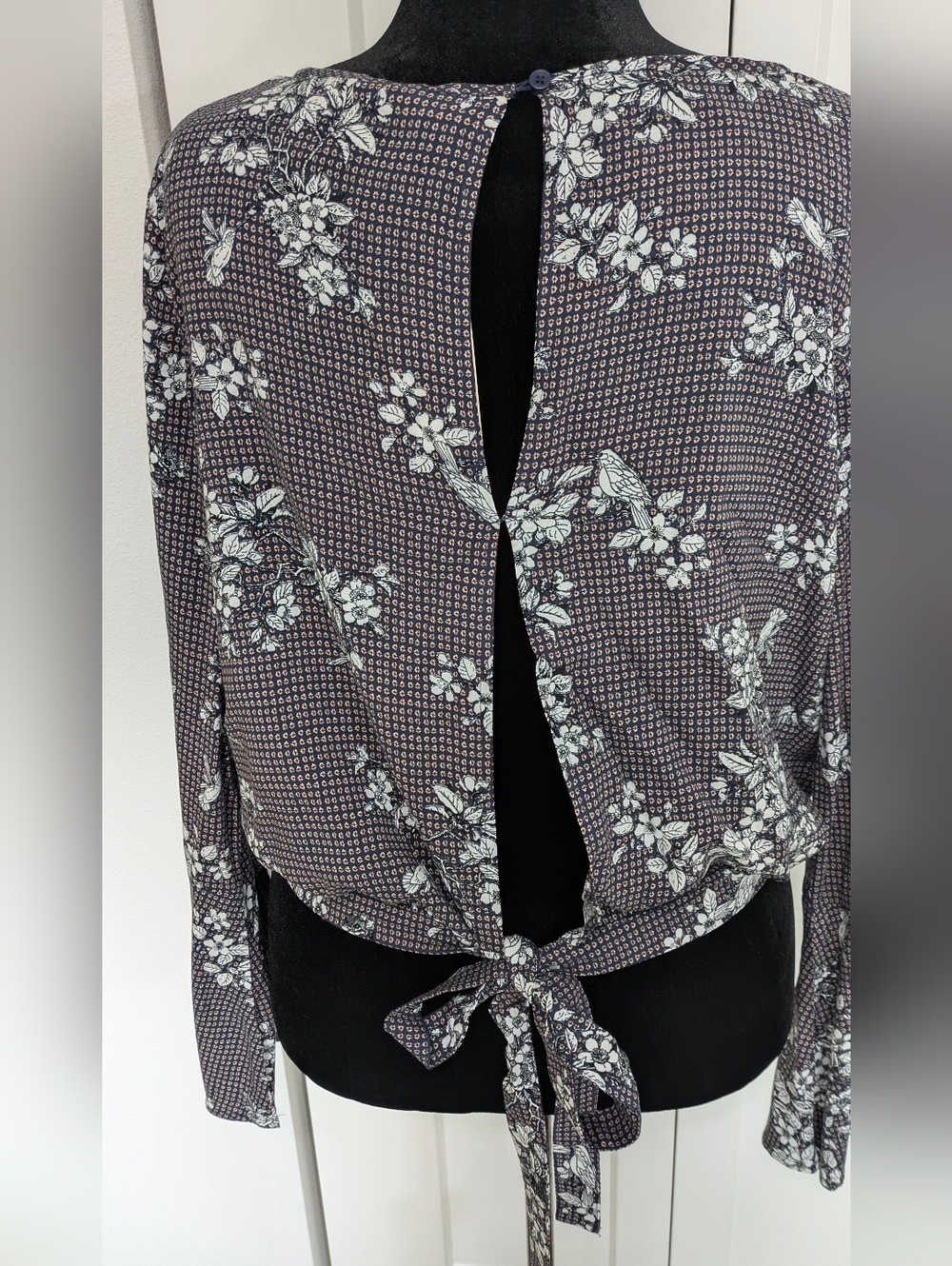 Hem & Thread Top Womens Large Bohemian Rayon Floral Tunic Open Back Gray New - Picture 2 of 10